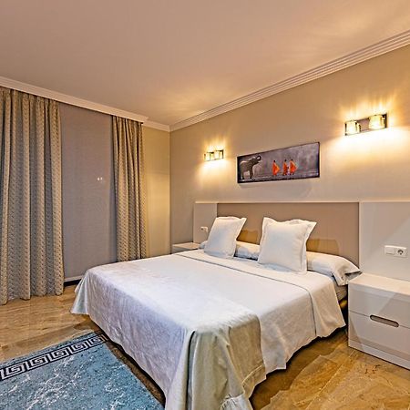 Marina Luxury Apartment Естепона Екстериор снимка