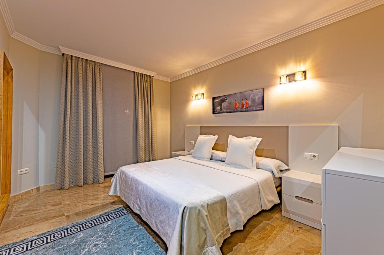 Marina Luxury Apartment Естепона Екстериор снимка