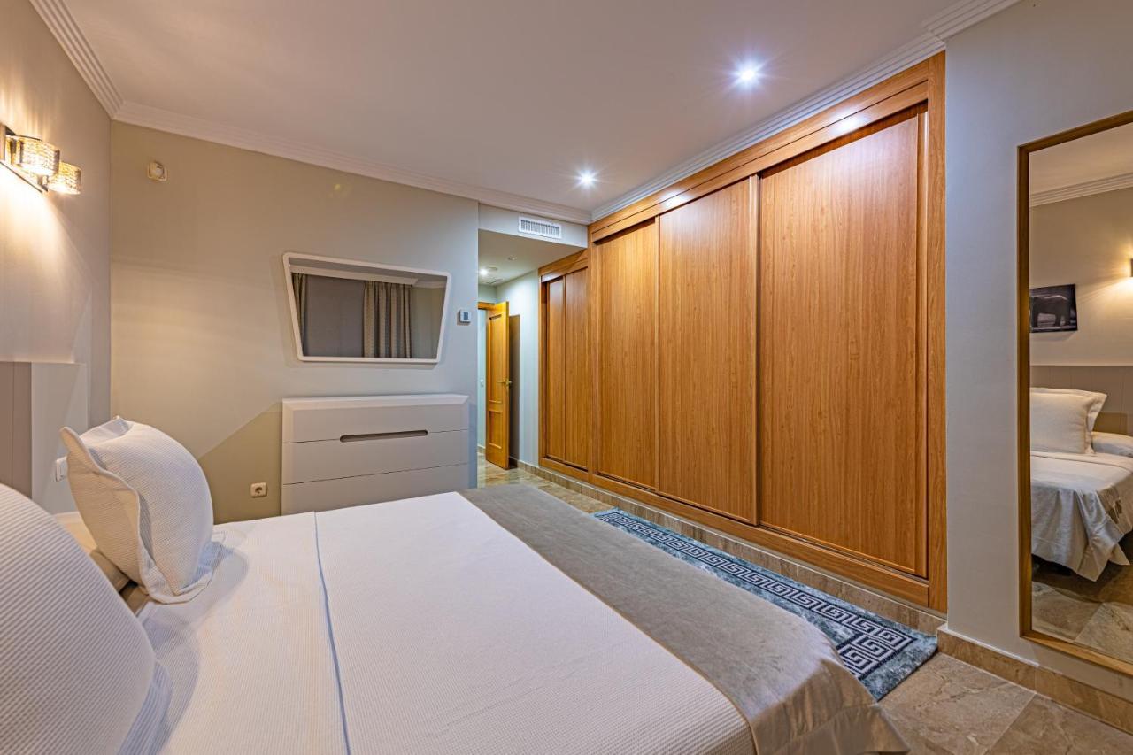 Marina Luxury Apartment Естепона Екстериор снимка