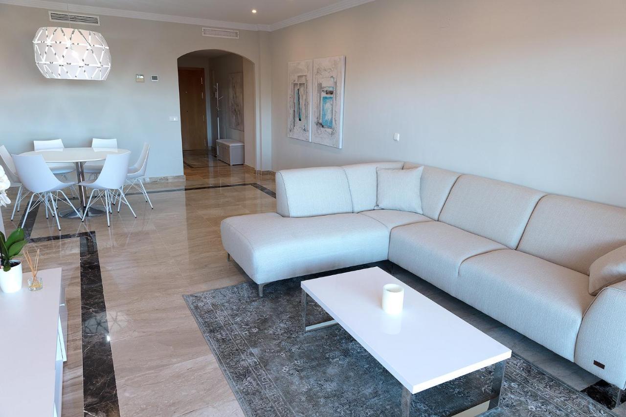 Marina Luxury Apartment Естепона Екстериор снимка