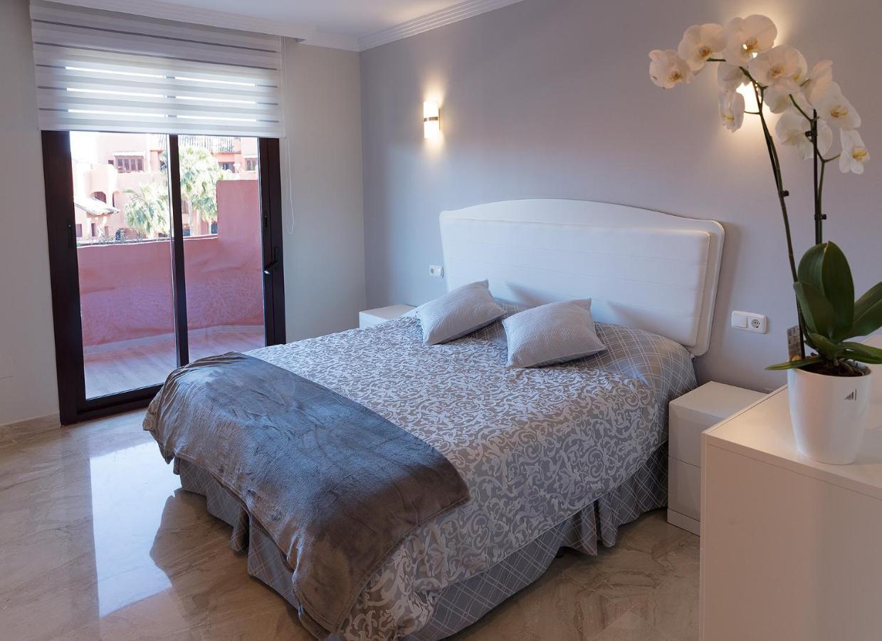 Marina Luxury Apartment Естепона Екстериор снимка