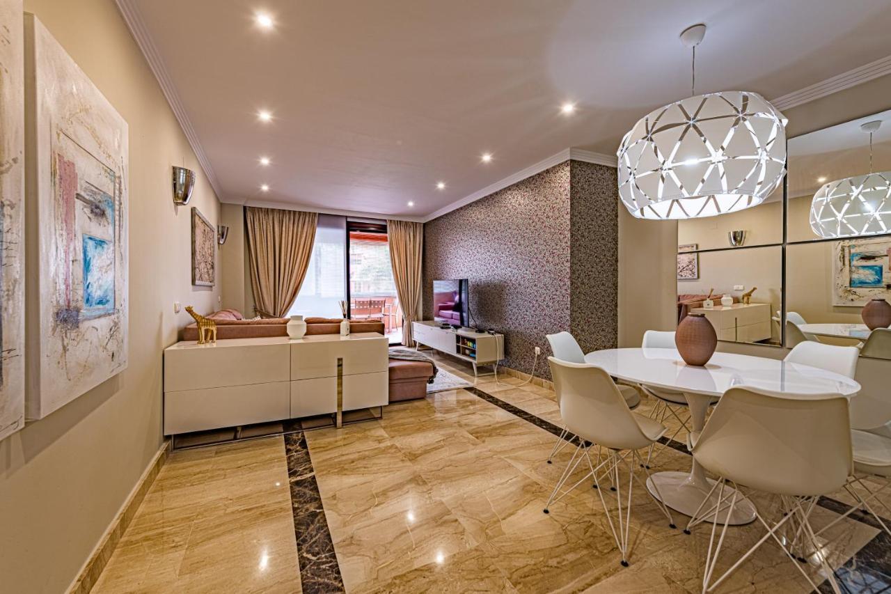 Marina Luxury Apartment Естепона Екстериор снимка