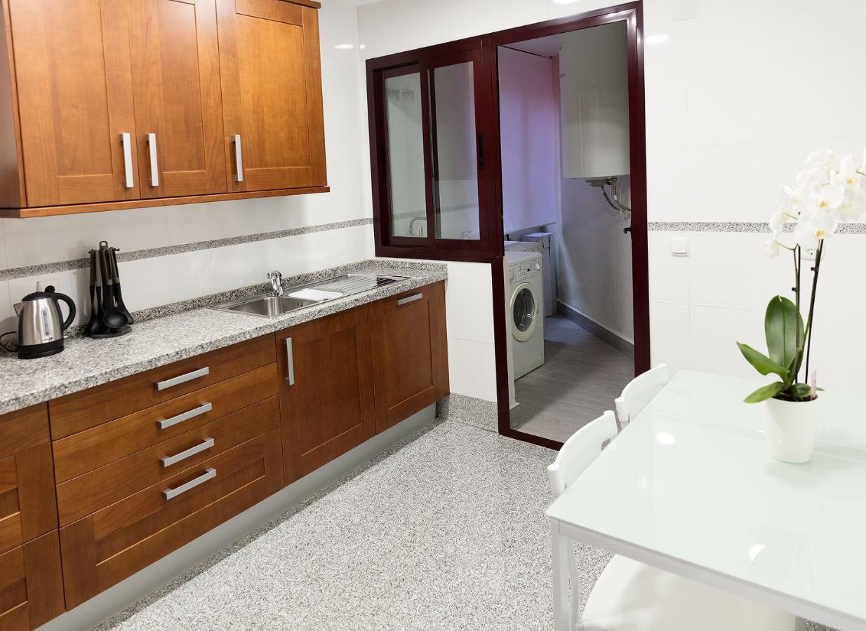 Marina Luxury Apartment Естепона Екстериор снимка